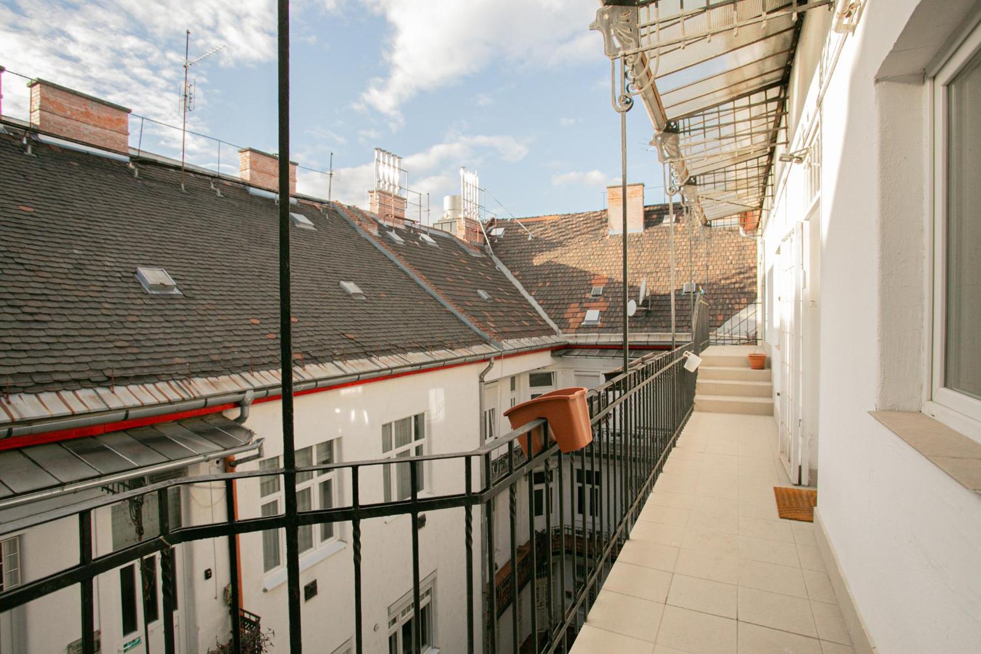 Apartment Cozy & Quiet In Downtown Budapest